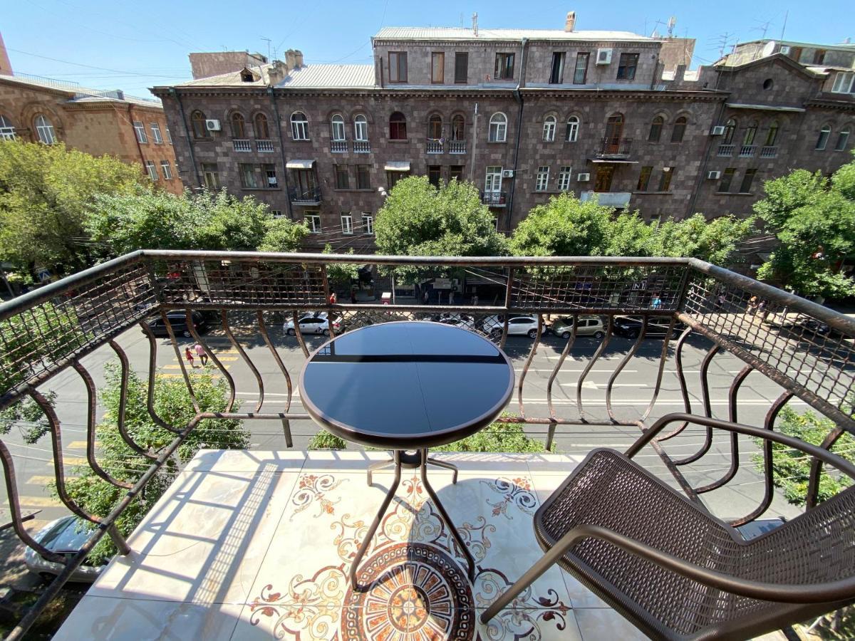Amiryan Street 1 Bedroom Deluxe Apartment With Balcony Am104 Yerevan Exterior photo