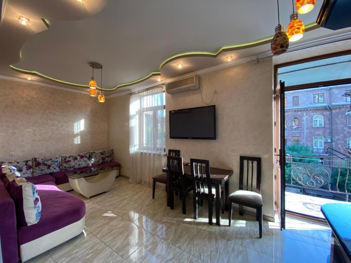Amiryan Street 1 Bedroom Deluxe Apartment With Balcony Am104 Yerevan Exterior photo
