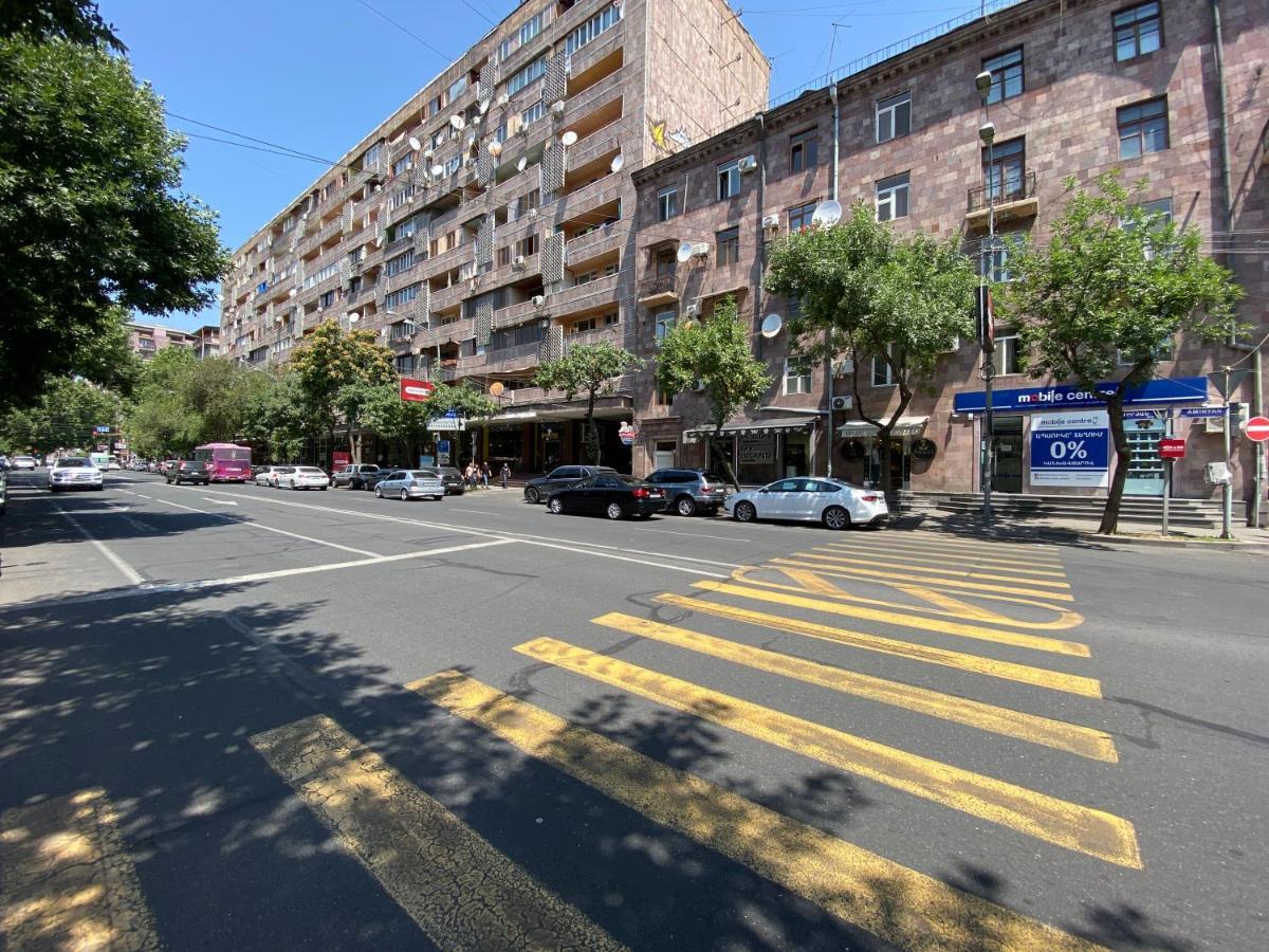 Amiryan Street 1 Bedroom Deluxe Apartment With Balcony Am104 Yerevan Exterior photo