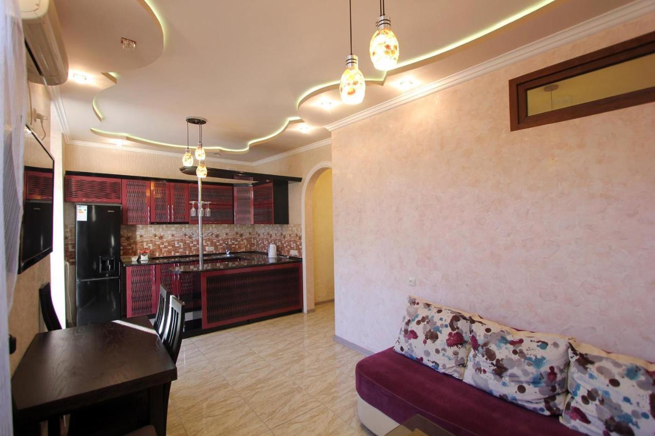 Amiryan Street 1 Bedroom Deluxe Apartment With Balcony Am104 Yerevan Exterior photo