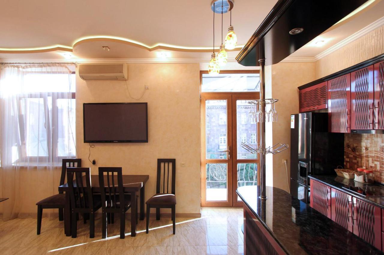 Amiryan Street 1 Bedroom Deluxe Apartment With Balcony Am104 Yerevan Exterior photo