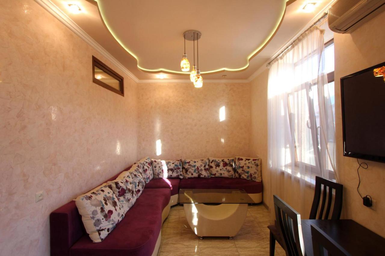 Amiryan Street 1 Bedroom Deluxe Apartment With Balcony Am104 Yerevan Exterior photo