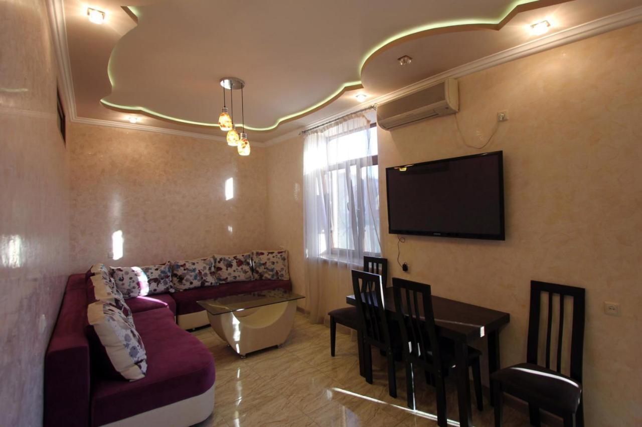 Amiryan Street 1 Bedroom Deluxe Apartment With Balcony Am104 Yerevan Exterior photo